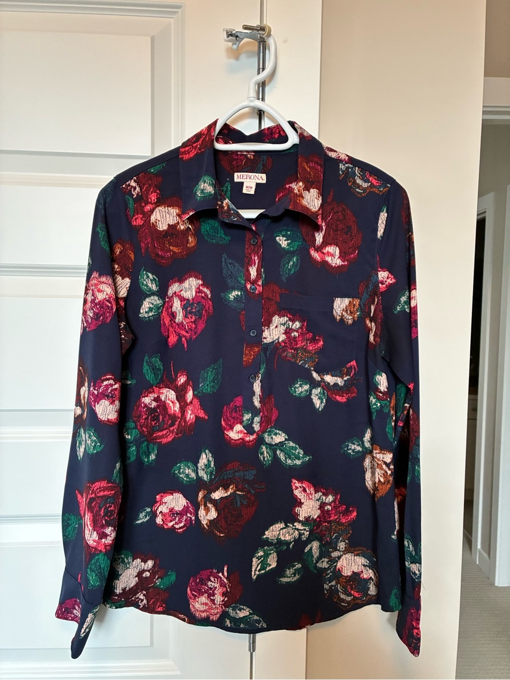Merona Floral Button-Front Women’s  Shirt - Navy with Red & Green Roses - Size M